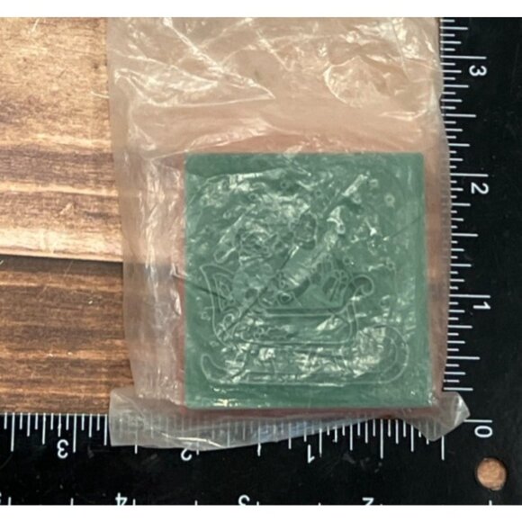 VINTAGE UNBRANDED CHRISTMAS THEMED WOOD MOUNTED RUBBER STAMP SANTA SLEIGH - Picture 2 of 3